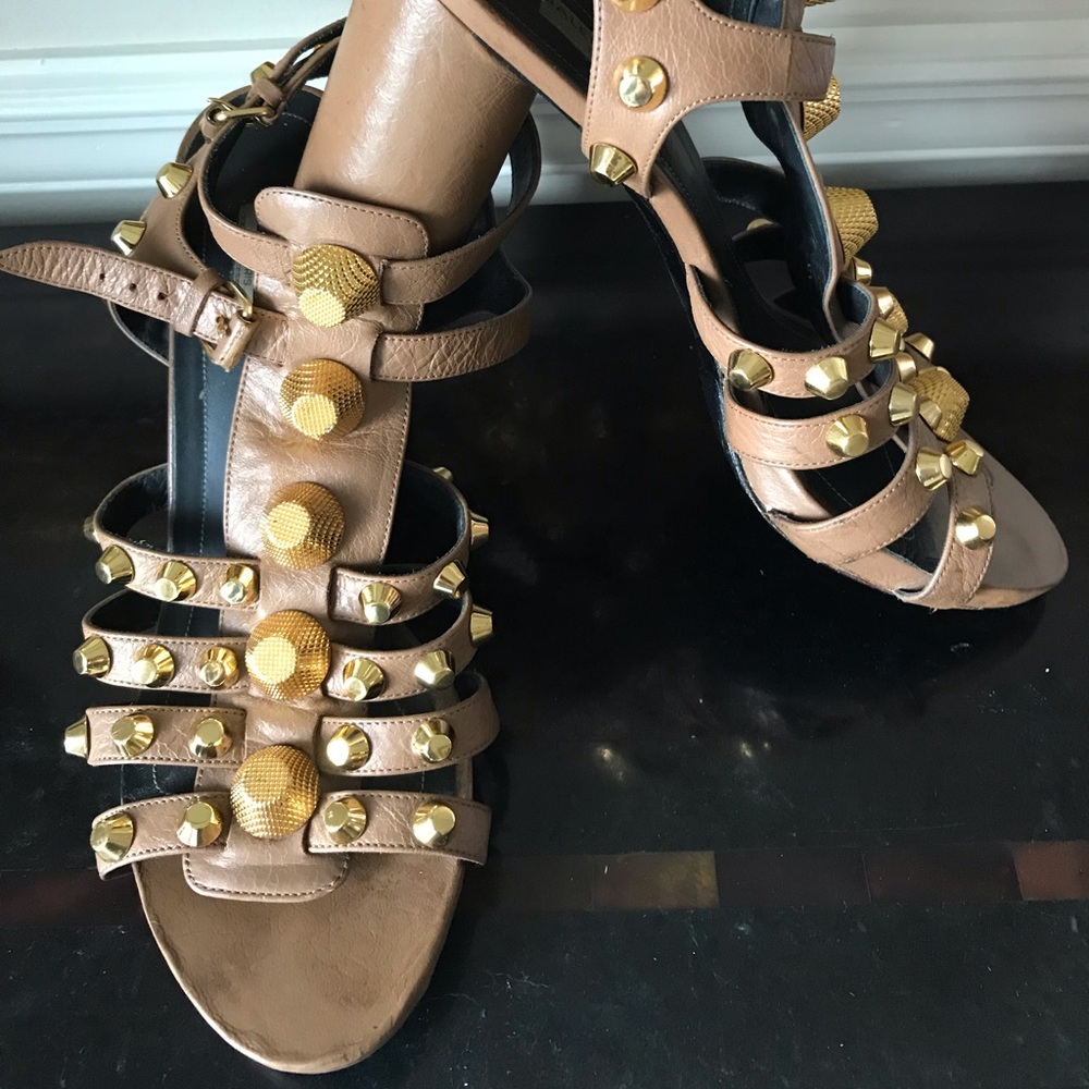 🔴💯🔥🔥BALENCIAGA STUD EMBELLISHED SANDALS